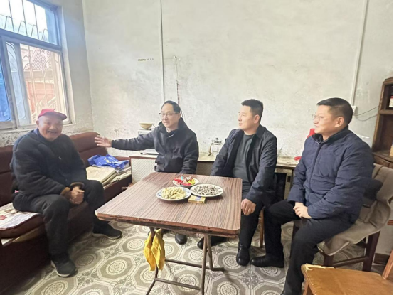 黨建引領(lǐng)聚合力 走訪慰問暖人心—產(chǎn)業(yè)集團(tuán)開展春節(jié)走訪慰問老黨員活動627.png